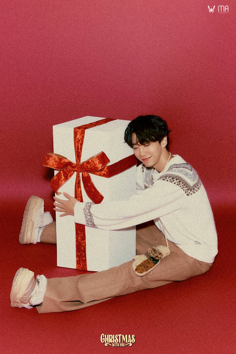 BANG&amp;JUNG&amp;YOO&amp;MOON
Christmas Special Album
[Christmas With You] 
Concept Photo 25 ver.
BANGYONGGUK🎄

💿2024.12.18 6PM (KST) Release

#BANG_JUNG_YOO_MOON
#방용국 #정대현 #유영재 #문종업
#Christmas_Special_Album
#Christmas_With_You #캐롤
#Farewell_Earth