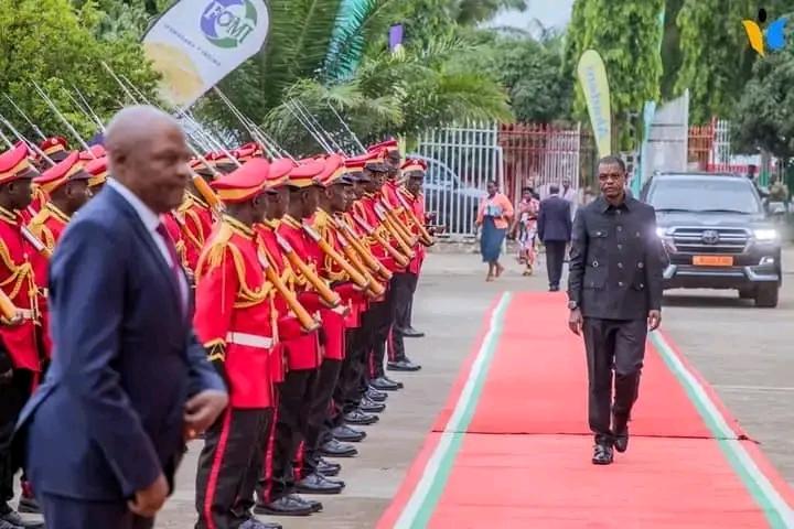 EpimacNiji92308's tweet photo. #BURUNDI, A la 2ème journée de la #Table_Ronde,différent personalités:Investisseurs et @Burundi1stLady s'arrivent. A l'ordre DU jour Des choses à investir il ya:#Agriculture_Transformation_Santé_Education_Energie_et_Mines. @NtareHouse @MairieBuja @GeneralNeva. https://t.co/Rc1m0bKyYd