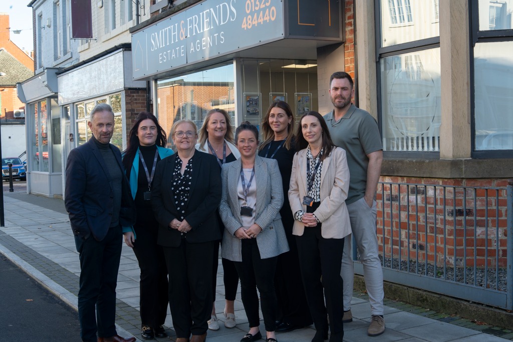 📍 Your Trusted Darlington Estate Agents

Our Darlington team is here to help you every step of the way—whether you’re selling, buying, letting, or renting.

Contact us today 👉 darlington@smith-and-friends.co.uk

#SmithAndFriends #DarlingtonEstateAgents #TrustedTeam
