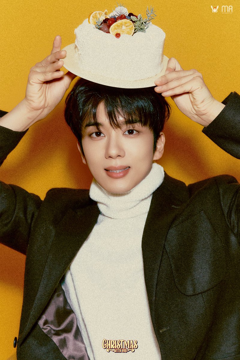 maenter1234's tweet photo. BANG&amp;JUNG&amp;YOO&amp;MOON
Christmas Special Album
[Christmas With You] 
Concept Photo 25 ver.
YOOYOUNGJAE🎄

💿2024.12.18 6PM (KST) Release

#BANG_JUNG_YOO_MOON
#방용국 #정대현 #유영재 #문종업
#Christmas_Special_Album
#Christmas_With_You #캐롤
#Farewell_Earth https://t.co/fhCOwoObSW