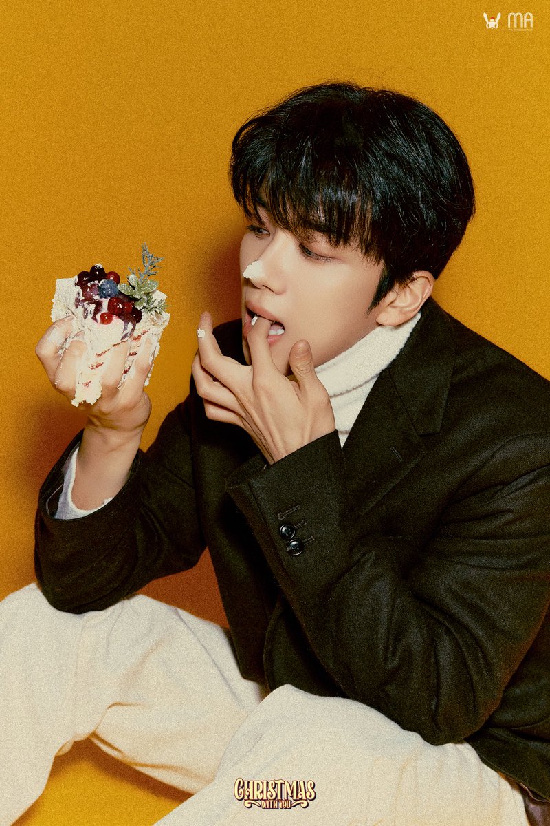 BANG&amp;JUNG&amp;YOO&amp;MOON
Christmas Special Album
[Christmas With You] 
Concept Photo 25 ver.
YOOYOUNGJAE🎄

💿2024.12.18 6PM (KST) Release

#BANG_JUNG_YOO_MOON
#방용국 #정대현 #유영재 #문종업
#Christmas_Special_Album
#Christmas_With_You #캐롤
#Farewell_Earth