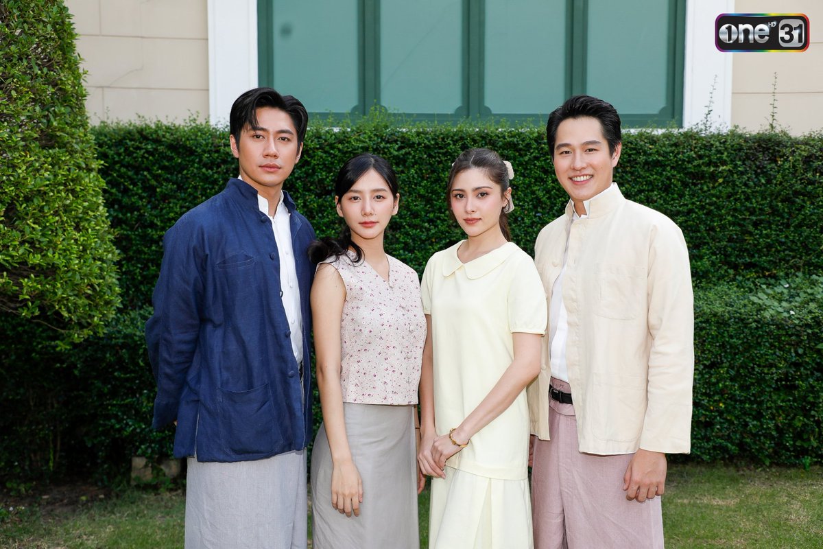 onehdthailand's tweet photo. ได้ฤกษ์ดี จัดพิธีบวงสรวงเพื่อสิริมงคล กับละคร “เรือนโชนแสง” จากจักรวาลเรือนรสแซ่บทั้งหลาย นำทีมโดยดารามากฝีมือทั้งรุ่นใหม่ รุ่นใหญ่มาเต็ม  แจม-รชตะ หัมพานนท์, ทอย-ปฐมพงศ์ เรือนใจดี, มิลลี่-คามิลล่า กิตติวัฒน์, ปลายฟ้า-ณัชภรณ์ อุ่นสวัสดิ์ , กิ๊ก-สุวัจนี พานิชชีวะ ,โฬม-ฬชฎะ นามปาน, หญิง-รฐา โพธิ์งาม, เง็ก-กัลยา เลิศเกษมทรัพย์, นุก-สุทธิดา เกษมสันต์ ณ อยุธยา ,ปูเป้-รามาวดี นาคฉัตรีย์ ,กระติ๊บ-ชวัลกร วรรธนพิสิฐกุล และ เปรี้ยว-อนุสรา วันทองทักษ์ ฯลฯ พร้อมผู้กำกับ มี่-ธนวัจน์ ปัญญารินทร์,  อ้า-สันติ ต่อวิวรรธน์ และทีมงานคุณภาพ
   ‍   
ติดตาม “เรือนโชนแสง” เร็วๆ นี้ ทางช่องวัน31
   ‍   
#เรือนโชนแสง
#ละครดีดูที่ช่องวัน 
#ช่องวัน31
