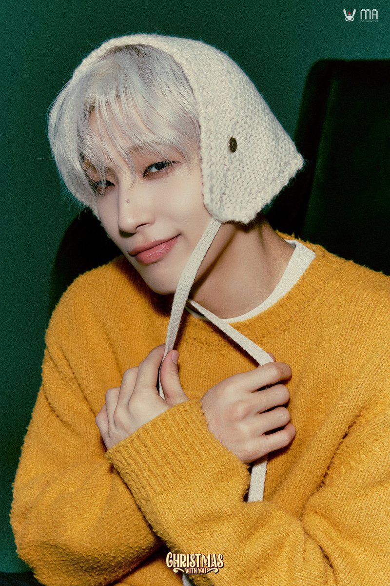 BANG&amp;JUNG&amp;YOO&amp;MOON
Christmas Special Album
[Christmas With You] 
Concept Photo 25 ver.
MOONJONGUP🎄

💿2024.12.18 6PM (KST) Release

#BANG_JUNG_YOO_MOON
#방용국 #정대현 #유영재 #문종업
#Christmas_Special_Album
#Christmas_With_You #캐롤
#Farewell_Earth