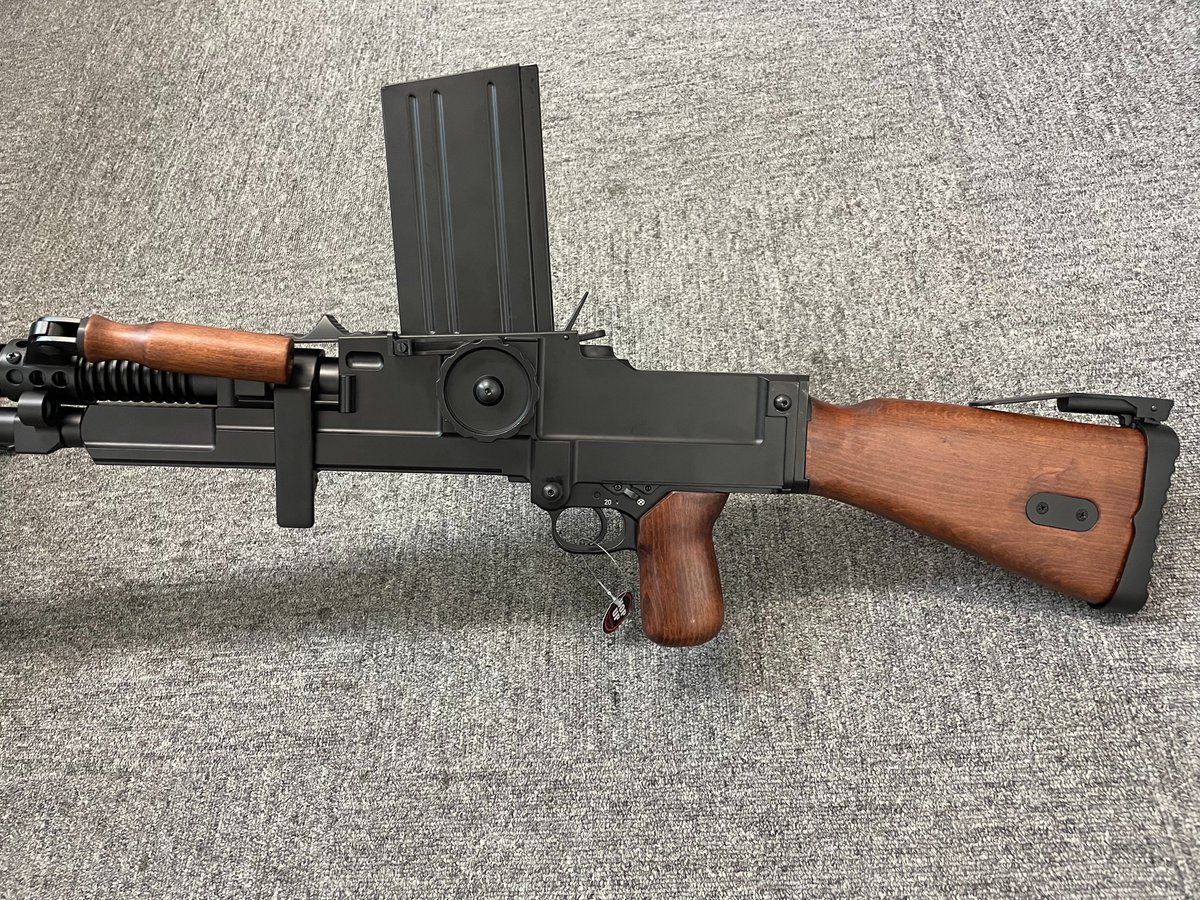 ー新製品情報ー SNOW WOLF社製 ブルーノ ZB26 電動ガン リアルウッド