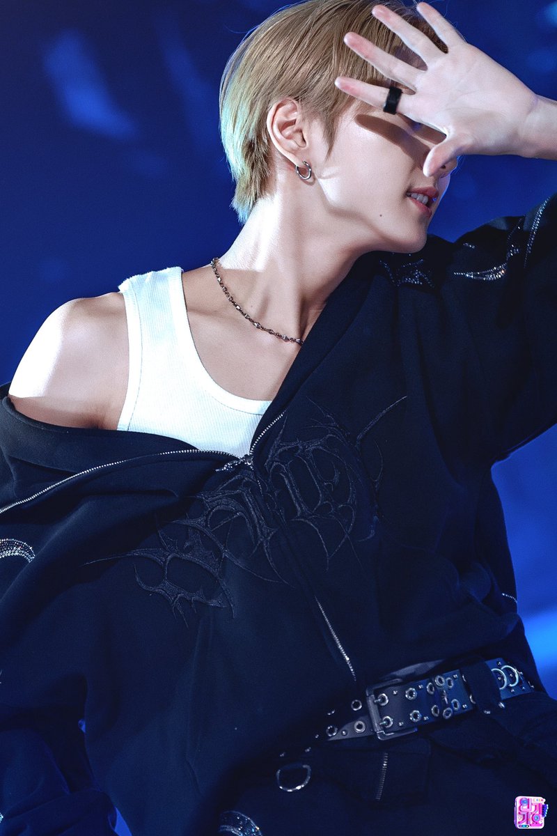 209zip's tweet photo. 턱 점 . 잘보여서 너무너무🫰🫰🫰🫰🫰🫰 https://t.co/QC1APMdpgm