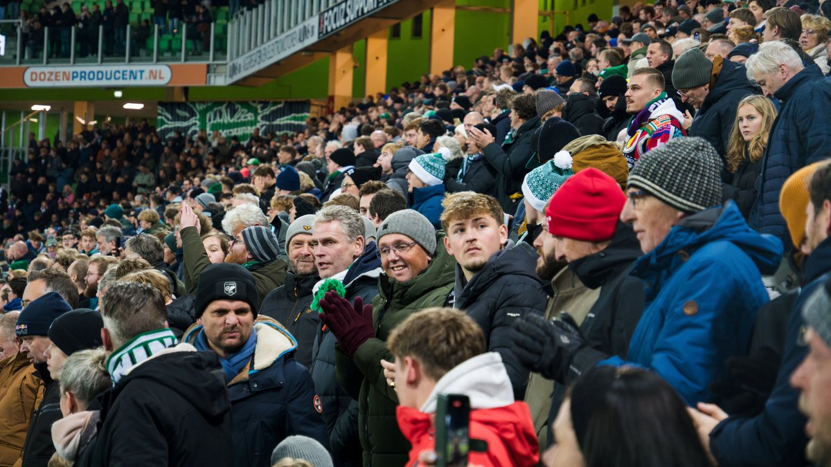 De publiekstribunes zijn zondag 𝐮𝐢𝐭𝐯𝐞𝐫𝐤𝐨𝐜𝐡𝐭!💚

Via de kaartenmarkt of in Sportsbar Club 1971 (vak WW) zijn nog wel tickets beschikbaar.

➡ tickets.fcgroningen.nl

#GROPEC