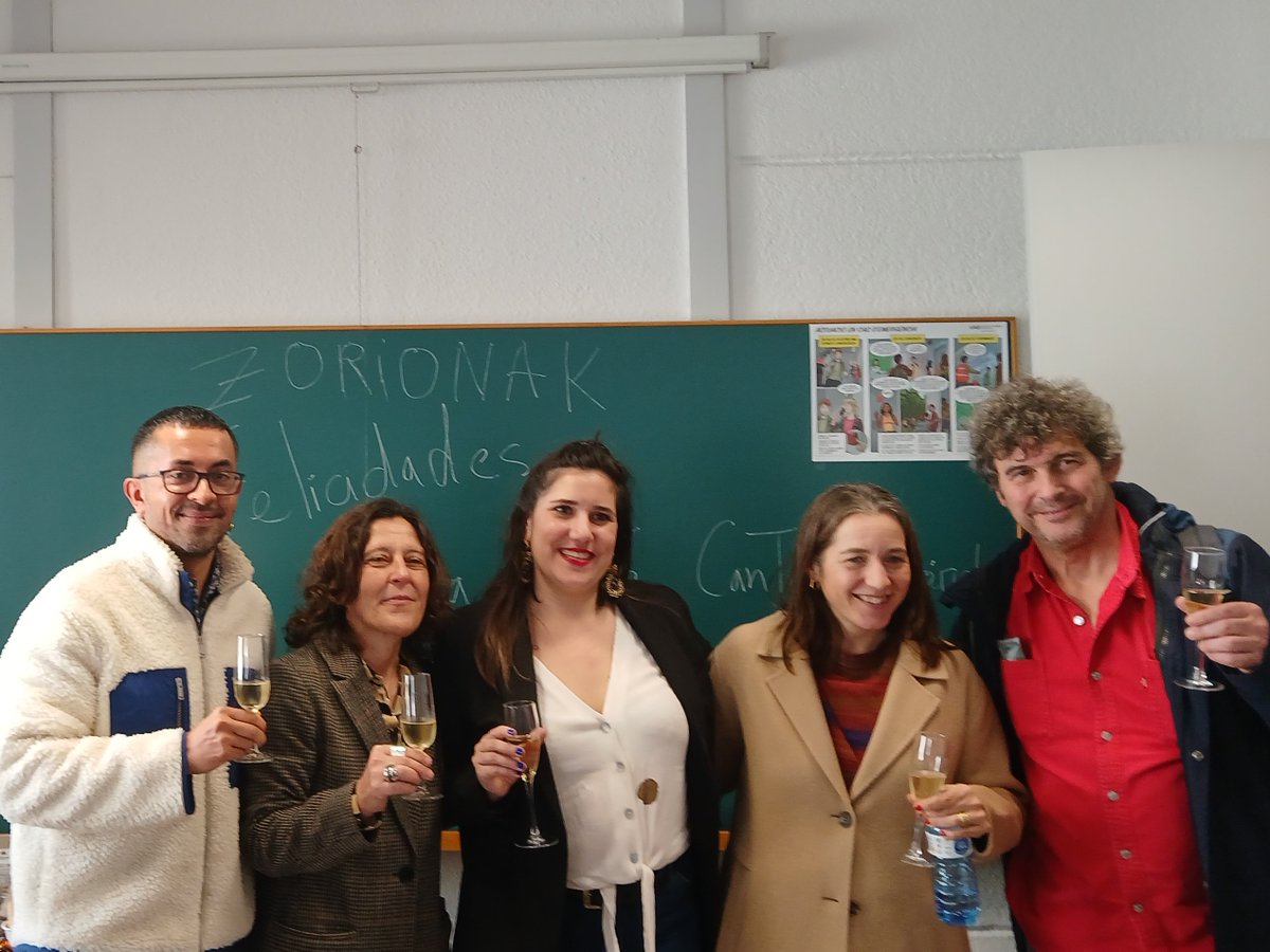 isor_uab's tweet photo. 👩‍🎓 El passat dimarts 3 de desembre, la investigadora de l'ISOR Mayte Cantero va defensar la seva tesi doctoral sobre la interseccionalitat en l'àmbit acadèmic iberoamericà.   

🥂 Zorionak Doctora @maytecantero ! https://t.co/5xwJeBDCbE