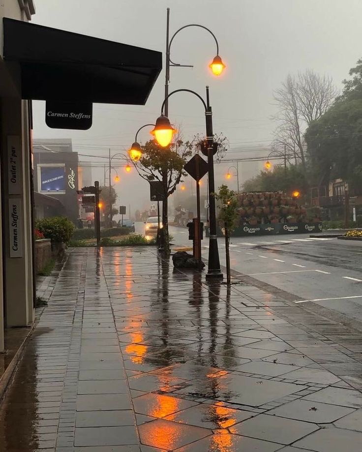 gIoomyweather's tweet photo. rainy day. https://t.co/cNOZTTl4wf