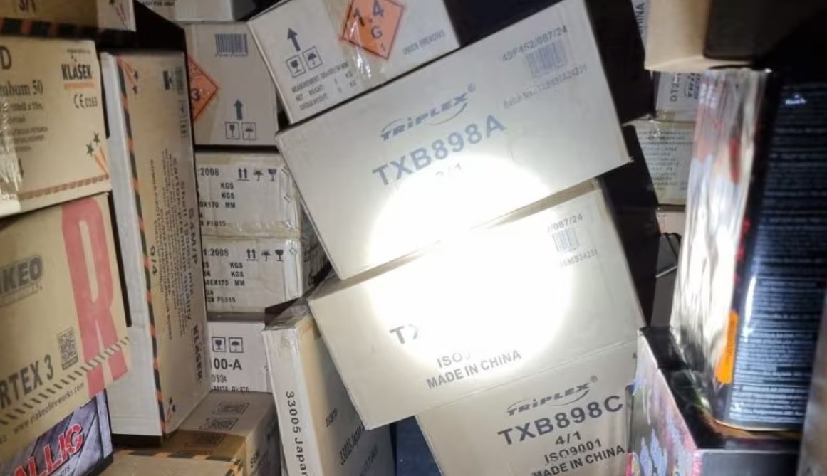 Aanhouding na vondst van 1300 kilo vuurwerk in loods
