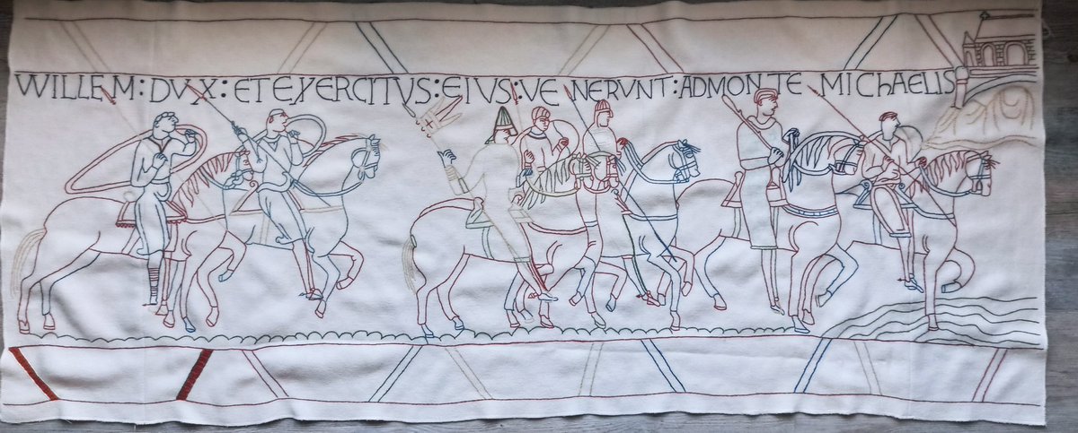 ntoineL's tweet photo. Bon, eh bien ça y est, j'ai terminé la première phase de ma copie de la tapisserie de Bayeux sur une écharpe ! Je ne vais pas m'en cacher, ça a été une longue aventure, qui n'est d'ailleurs pas terminée. 

Un petit fil à dérouler 🧵 
(Le jeu de mot est bien évidemment volontaire) https://t.co/T9BLjGkKwk