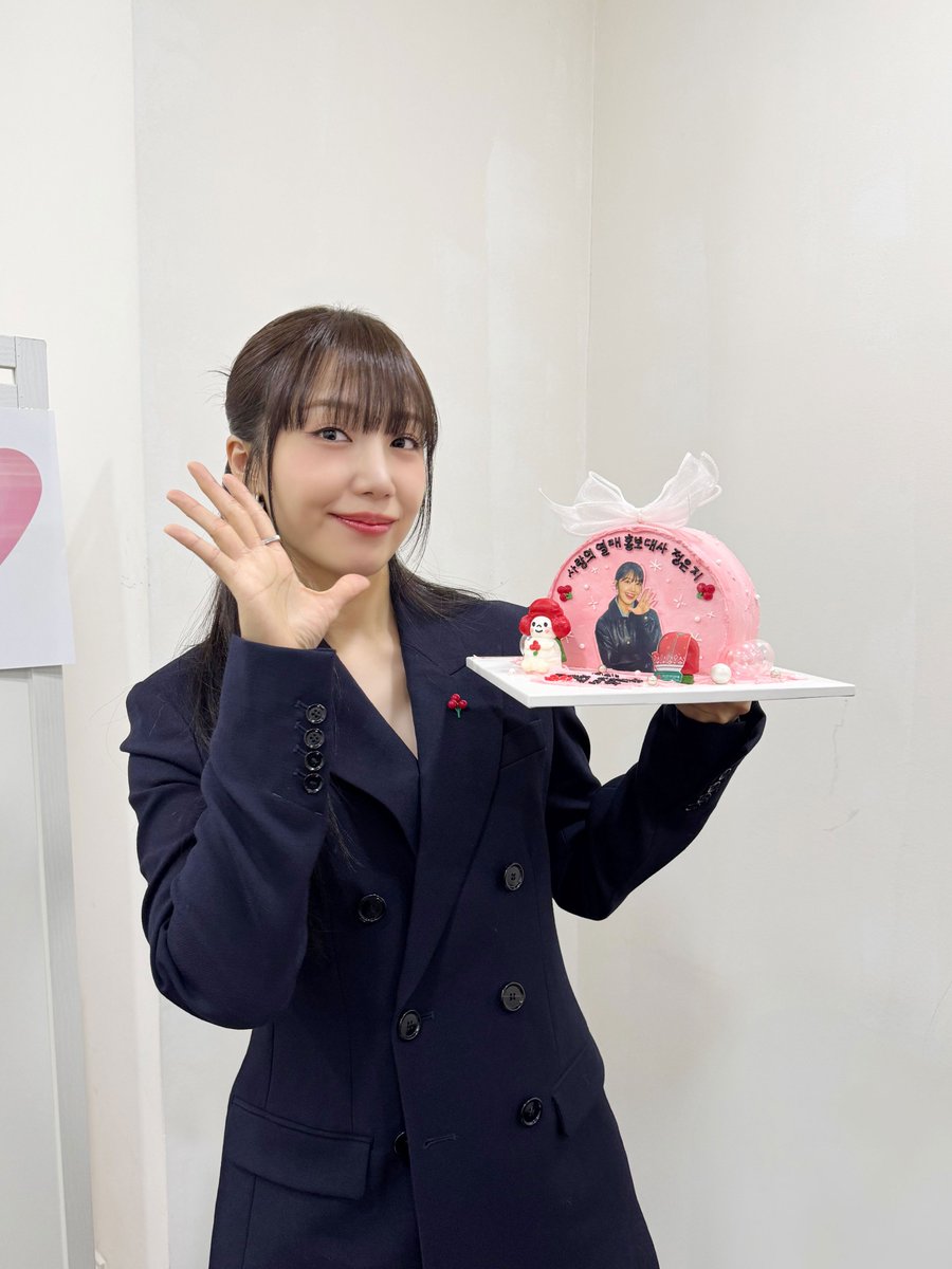 JeongEunJi_X's tweet photo. [#정은지]
은지가 참여한 사랑의 열매 홍보대사 위촉식이 마무리 되었습니다!

은지 그리고 사랑의 열매와 함께라 더 특별한 이번 연말...✨
많은 관심과 사랑 부탁드리며,
올 겨울은 은지와 따듯한 사랑 가득 나눠요 💕 

#은지 #Eunji 
#에이핑크
#사랑의열매 https://t.co/CpK0oGgaYu