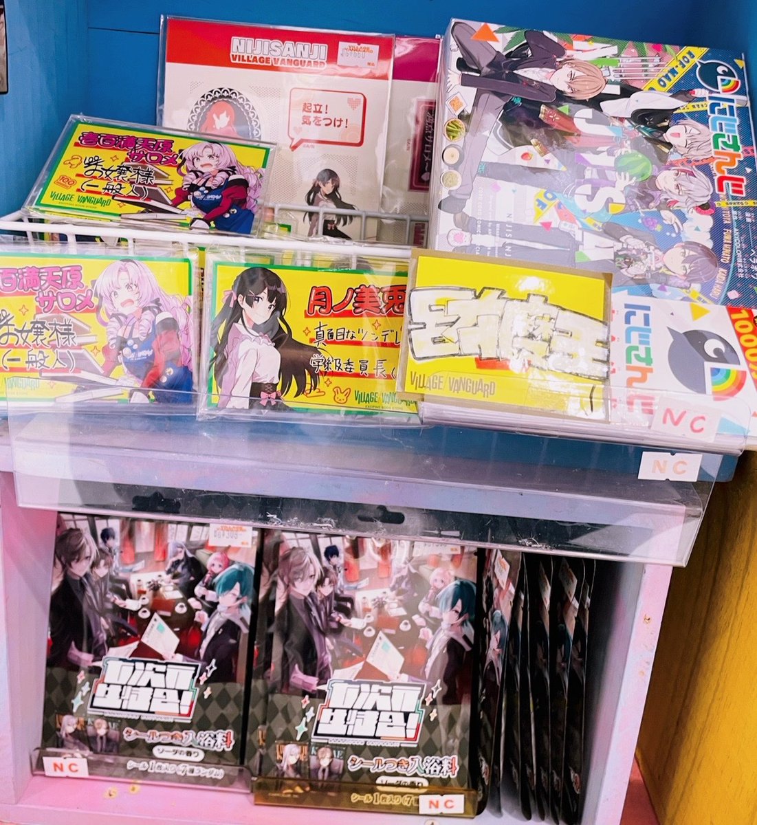 vv_saleclub's tweet image. •┈ ✨ ┈ 🌟┈🎄┈🌟┈✨┈•
ただいま #OPA #VIVRE  #FORUS では🎄kira kira CHRISTMAS🎄が開催中🔆

本日から3日間ライブ開催おめでとうございます‼️
盛り上がってこ〜✊✊🌟

当店も僅かですが
にじさんじグッズお取り扱いございます🌈🕒
ぜひお立ち寄りください🔆
•┈ ✨ ┈ 🌟┈🎄┈🌟┈✨┈•