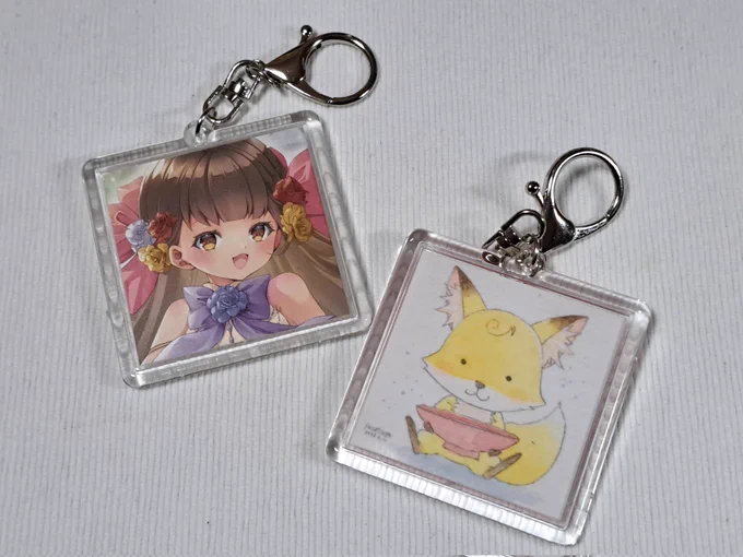 #花のケーキと少女展 明日のくじはシェアオフィスの方のお客様が帰られた後のため13時からの予定ですが、もう少し遅くなる可能性があります。それまではくじ景品以外のグッズ販売予定です。通販に出してるやつも持って行こうかな? 