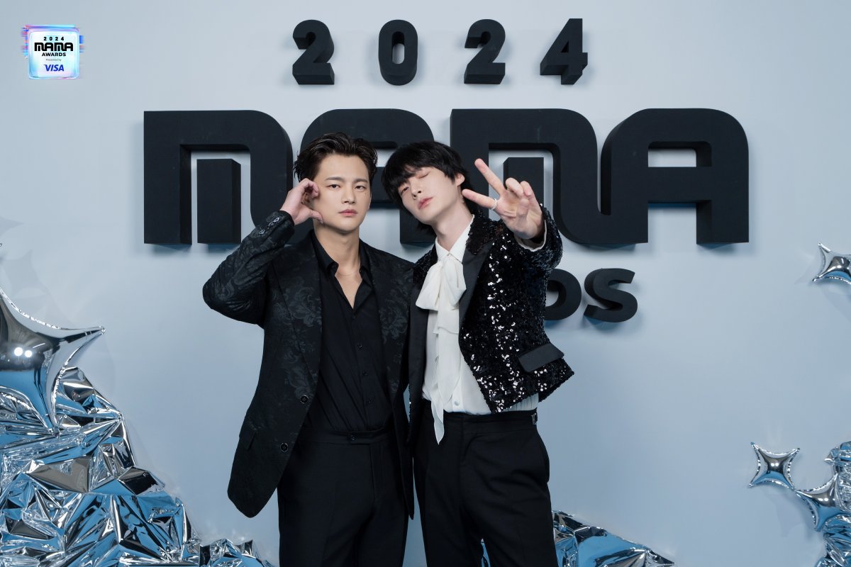 MnetMAMA's tweet photo. [#2024MAMA] Special Contents behind📸

#seoinguk #ahnjaehyeon #서인국 #안재현 @Whatsup_Inguk
#seorina #설인아

Behind scenes of special contents are here!
Check out the artists' REAL glorious moments✨

BIG BLUR : What is Real?
2024 MAMA AWARDS

#MAMAAWARDS
#2024MAMAAWARDS https://t.co/cQ4cKtCy3e