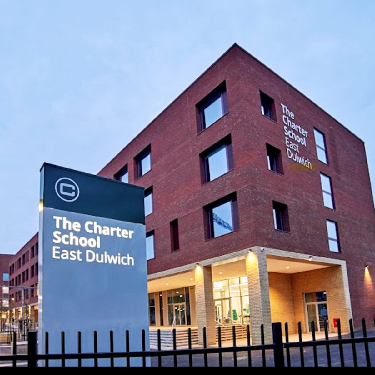 Lewisham College (@lewishamcollege) on Twitter photo We attended the Charter School East Dulwich <a href="/CharterEast/">The Charter School East Dulwich</a> and spoke to students about what life is like at Lewisham College.
Register for one of our Open Days: lewisham.ac.uk/open-days
#LewishamCollege #TheCharterSchoolEastDulwich #FutureLeaders We attended the Charter School East Dulwich <a href="/CharterEast/">The Charter School East Dulwich</a> and spoke to students about what life is like at Lewisham College.
Register for one of our Open Days: lewisham.ac.uk/open-days
#LewishamCollege #TheCharterSchoolEastDulwich #FutureLeaders