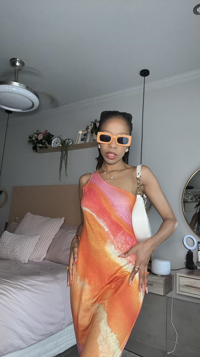 MantateQueeneth's tweet image. If you need someone to wear your brand with attitude, I think I’m ready to fetch my commission.🥰🤭🌹

#Style #Color #Dreadlocks