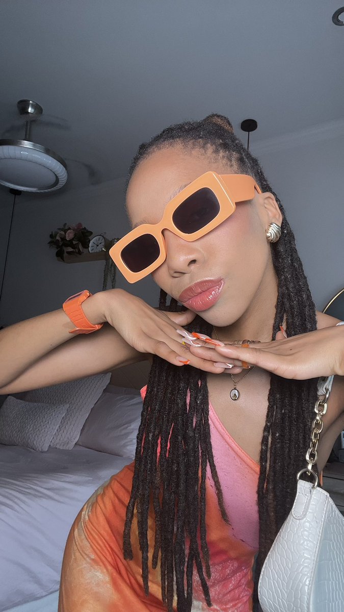 MantateQueeneth's tweet image. If you need someone to wear your brand with attitude, I think I’m ready to fetch my commission.🥰🤭🌹

#Style #Color #Dreadlocks