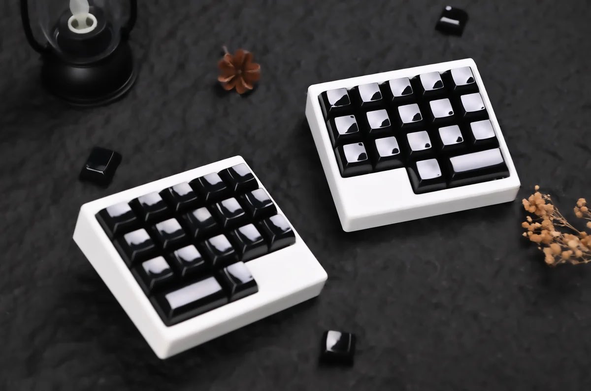 plusm_2021's tweet photo. KAM PBT Blank Keycaps 
なんとフルセット$49

テカテカ！！

購入リンク↓
https://t.co/g6dJSQaVnM

#自作キーボード
#カスタムキーボード https://t.co/vc4br5kjde