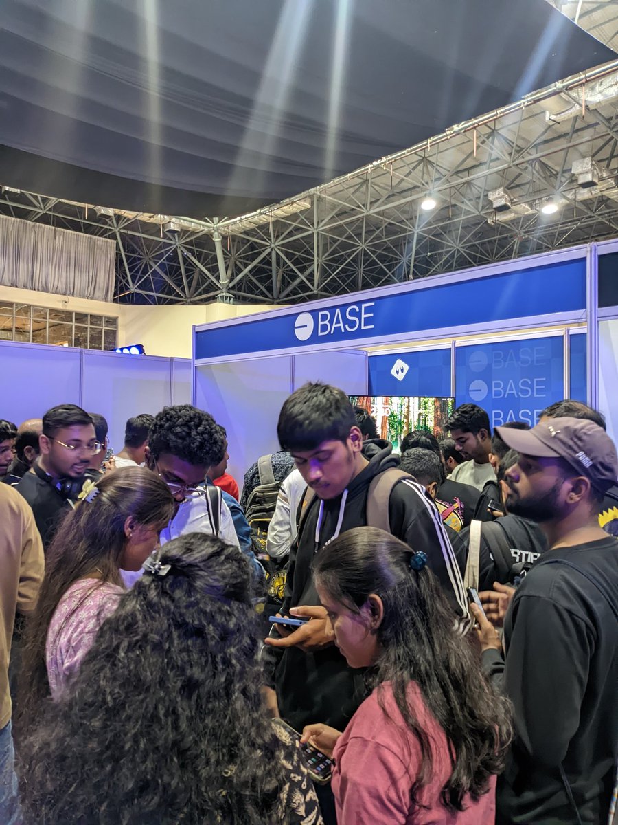 DeepikaS_04's tweet photo. #Coinbased #indiaonchain #Basedindia #basenameatIBW https://t.co/F4mrNK7l9d