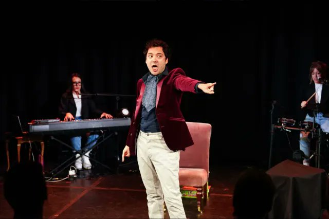WhatsOnStage (@whatsonstage) on Twitter photo Andrew Lloyd Webber parody One Man Musical to have extended London run in 2025 whatsonstage.com/news/andrew-ll… Andrew Lloyd Webber parody One Man Musical to have extended London run in 2025 whatsonstage.com/news/andrew-ll…