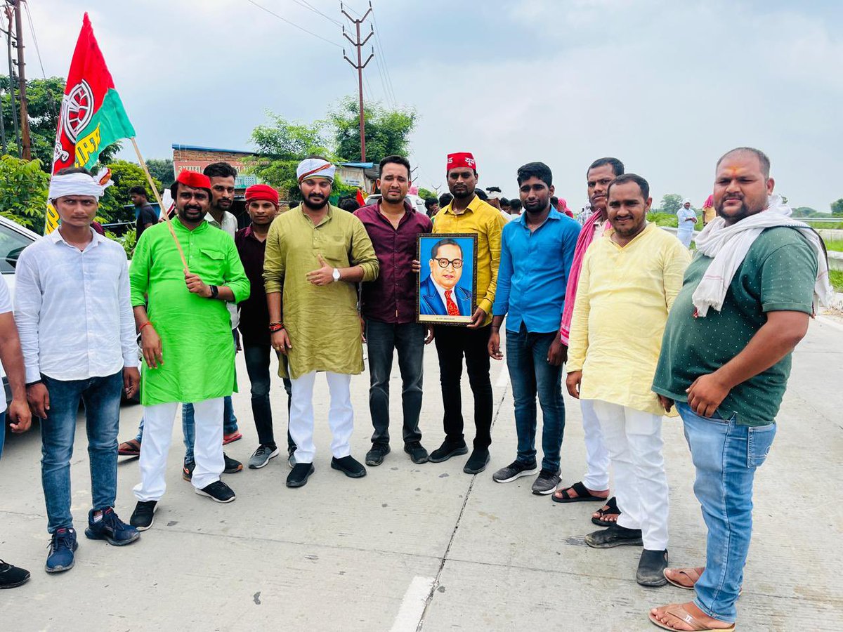 समाज सुधारक, महान विचारक एवं संविधान निर्माण में अहम योगदान देने वाले बाबा साहेब डॉ. भीमराव अंबेडकर जी की पुण्यतिथि पर उन्हें विनम्र श्रद्धांजलि।
<a href="/yadavakhilesh/">Akhilesh Yadav</a> <a href="/samajwadiparty/">Samajwadi Party</a> <a href="/dimpleyadav/">Dimple Yadav</a>