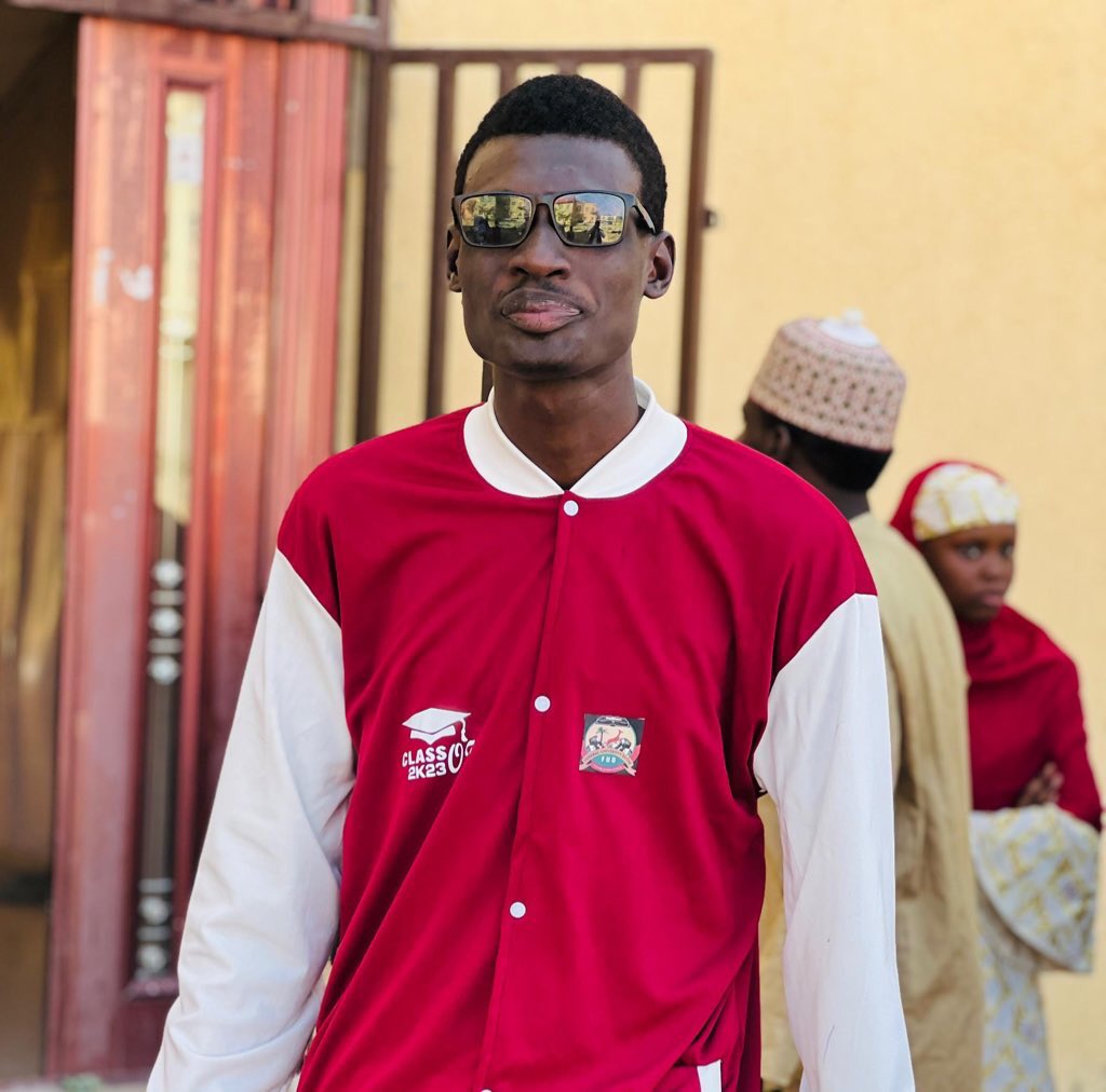 Elmuaz_'s tweet photo. Finally am a graduate 🧑‍🎓🎉🥳
Alhamdulillah Allah Ina godiya 😊🙏 https://t.co/zOdzD12krZ