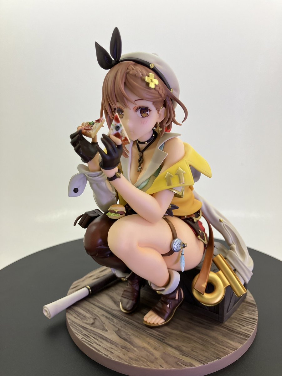 KTmodelPlus's tweet photo. 🍕 #Ryza2 Figure Introduction🍔
Instead of holding her usual apple, we gave her a slice of pizza and a hamburger!
Although it is an unusual choice, it still looks good on Ryza!
Pre-order here ▼
https://t.co/lnPgRBo76Q
#Ryza2 #KTmodelPlus https://t.co/aCZn9XZ2To