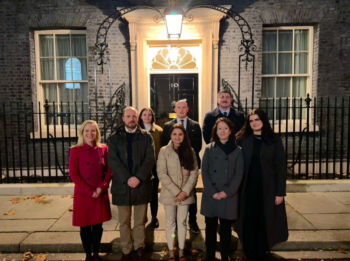 Army_Leadership's tweet image. After 24 years of exemplary service, WO1 Leadership - Dai Chant is moving on to new ventures. His impact on the British Army has been profound. We thank him for his dedication and wish him every success. 

Pob Lwc, Dai! 🏴󠁧󠁢󠁷󠁬󠁳󠁿

#Leadership #Military #BritishArmy