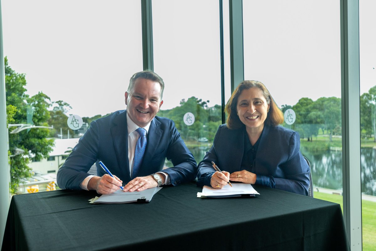 Lily D'Ambrosio MP (@lilydambrosiomp) on Twitter photo Today, I signed the Renewable Energy Transformation Agreement with Minister <a href="/Bowenchris/">Chris Bowen</a>
The agreement will unlock at least 5GW of renewable and 1.7GW of storage capacity + $14 billion in investment by 2030, and help keep Victoria with the lowest power bills in the country Today, I signed the Renewable Energy Transformation Agreement with Minister <a href="/Bowenchris/">Chris Bowen</a>
The agreement will unlock at least 5GW of renewable and 1.7GW of storage capacity + $14 billion in investment by 2030, and help keep Victoria with the lowest power bills in the country