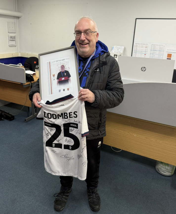 TranmereRovers's tweet photo. 👏 Everyone here at Tranmere Rovers would like to wish our Programme Editor and Photographer, Tony Coombes, a very happy 25th anniversary of working for the Club today.

🤍 Coombesy!

#TRFC #SWA https://t.co/35aj4oCcsG