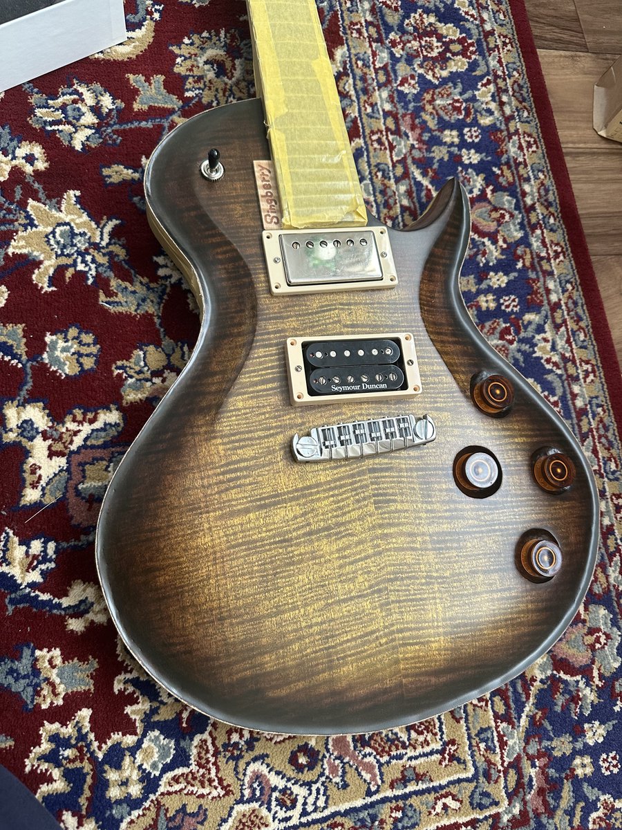 kenya2_d2's tweet photo. パーツ仮置き
来週くらい完成予定です

#ギター作製
#ギタークラフト
#guitarcraft
#singlecut
#WIOguitars https://t.co/hTQHQ0aVt1