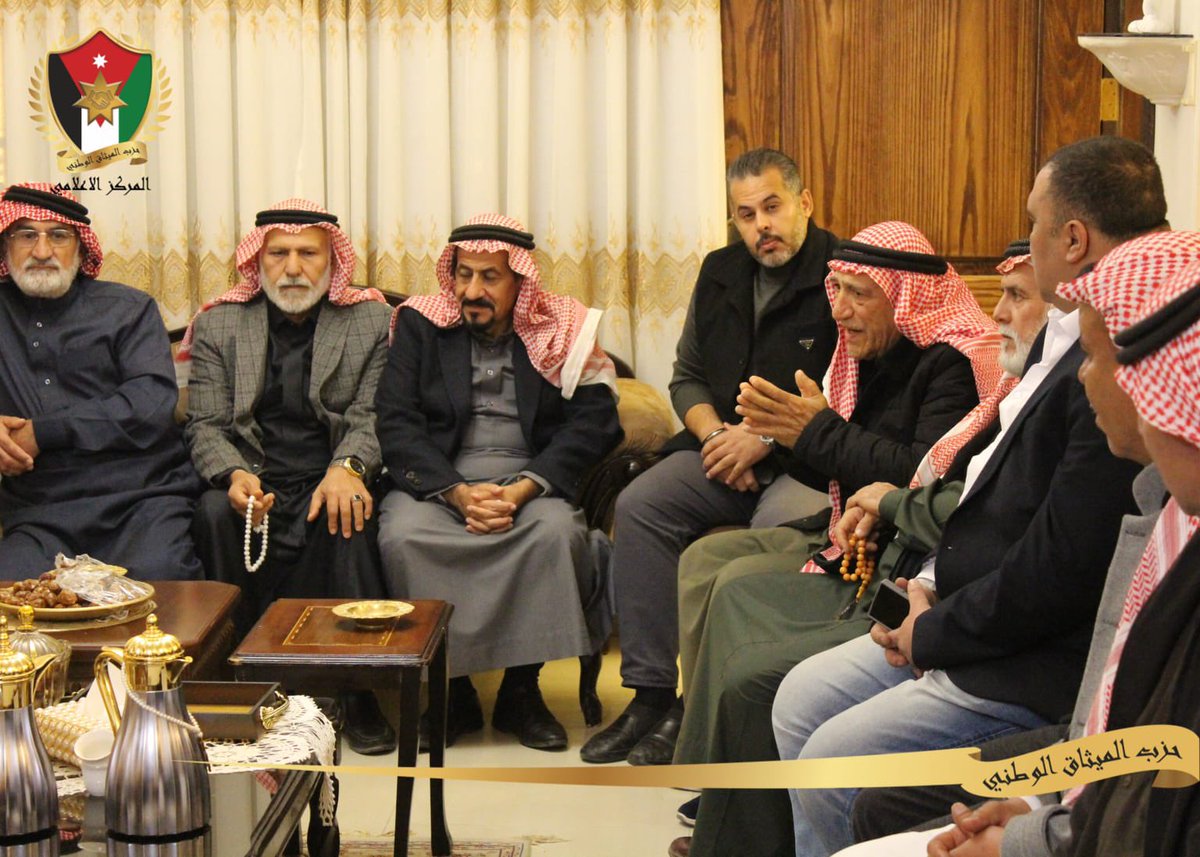 لقاء جمعنا بهيئة مخاتير  العقبة ، رجال وطن تقف لهم احتراما وإجلالا، و لقاء تميز بالحكمة ، و لم يبخلوا علينا بالنصيحة و الإرشاد ، ومشاركتنا الرأي من واقع الخبرة و المعرفة بأولويات المواطن وما يتوقعه من الأحزاب ، كل الشكر و المحبة إلى مضيفنا للمختار ابو سلطان الشراري وكل الحضور