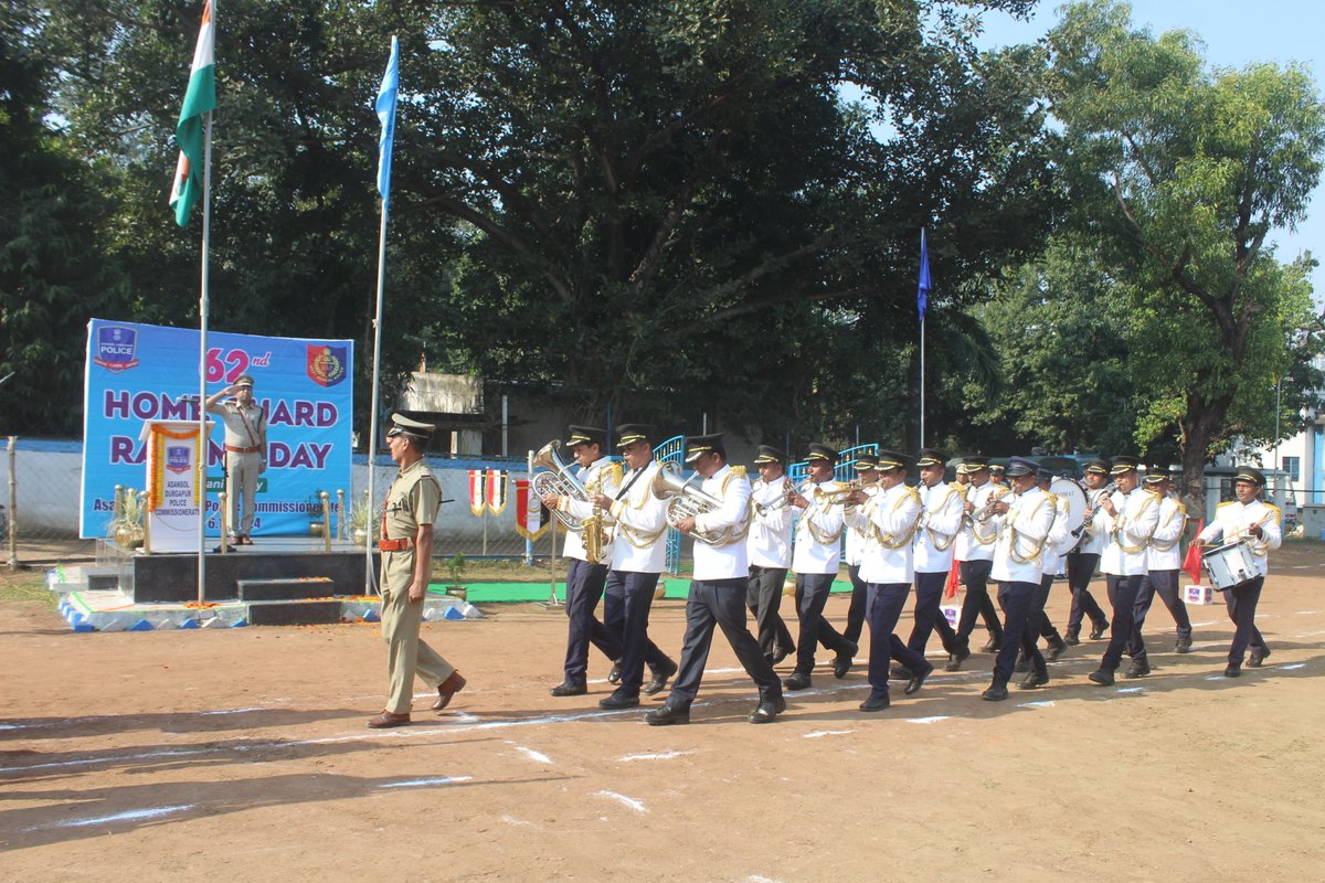 Cpadpc's tweet photo. Home Guard Raising Day Parade at Asansol Police Lines on 06.12.2024 in presence of Dy. Commissioner of Police (HQ) and other senior officers of ADPC.
#HomeGuardRaisingDay
#ADPCWestBengalPolice https://t.co/XwktwA6zVK