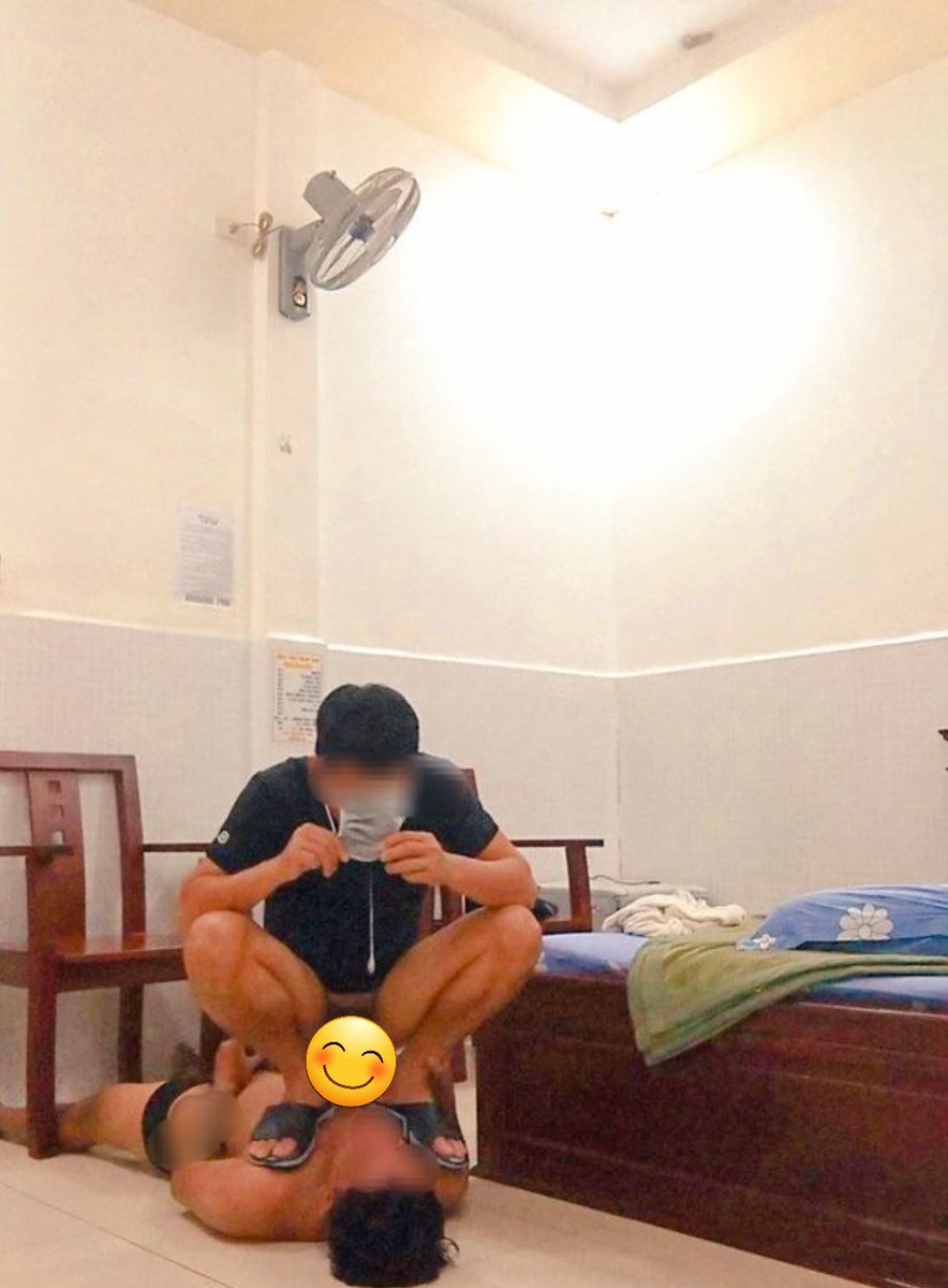 Dimas3966's tweet photo. Slave yg udah ga ada harga dirinya , buat nampung ludah sama toilet tuannya https://t.co/m3Qh9AdssE