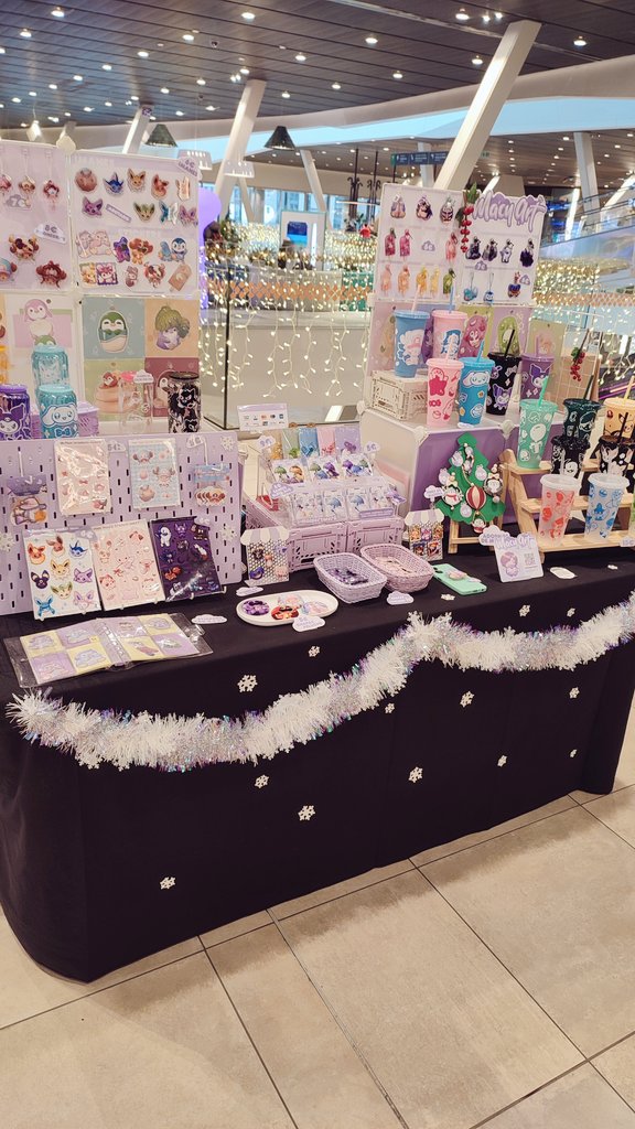 MacyArtwork's tweet photo. ¡Gentecilla! Hoy estaré en el centro comercial Vialia de Vigo todo el día 🥰

¡Estaré por aquí todos los viernes de este mes! https://t.co/qtEawSMrdv