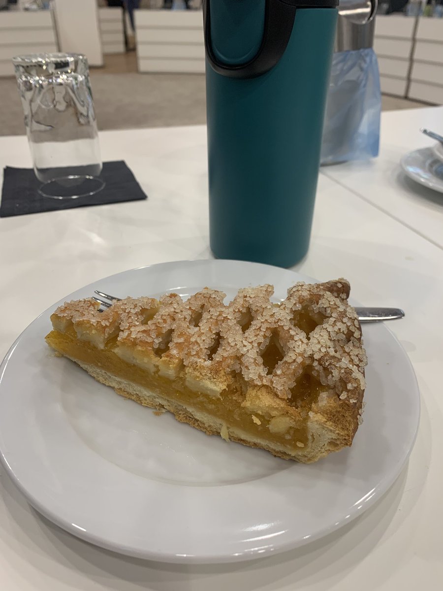 Het leven als Limburgse burgemeester is zwaar….vlaai nummer 4 deze week 😇🤩