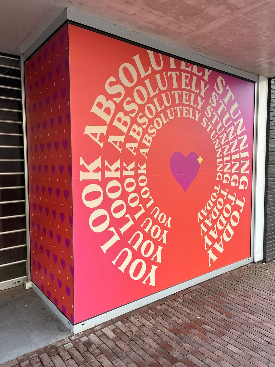 De Instagram photowall naast onze winkel in Oss is er voor iedereen. Gebruik hem voor leuke foto's van jezelf, samen met je vriendinnen, vriend of familie. 
Ben je zo trots als een pauw of do you look absolutely stunning... ? 
Uniek en exclusief voor #Oss en omstreken.