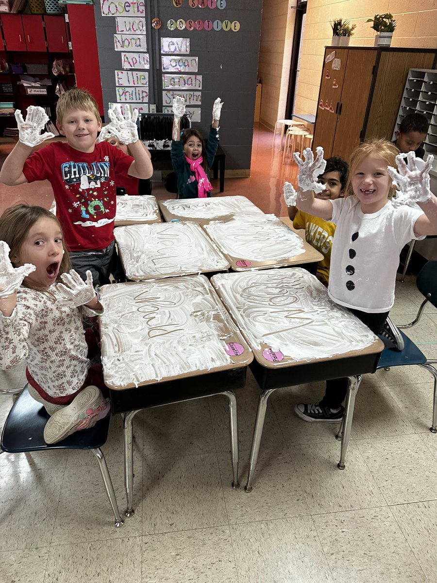 rachel_hend's tweet photo. Who needs internet when you have SNOW!!! (Shaving cream to spell heart words is snow much fun!) @ChristianaES1 https://t.co/ckVaZyeDgK