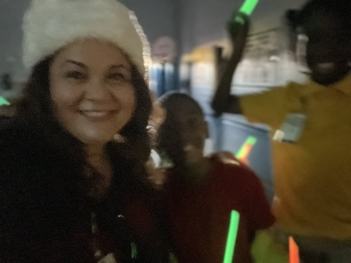 MatturroMEd's tweet image. Our first Grow to Glow Party in full effect for 2nd grade!!! Excited to celebrate their growth!!! 🎉🥳 #glowparty