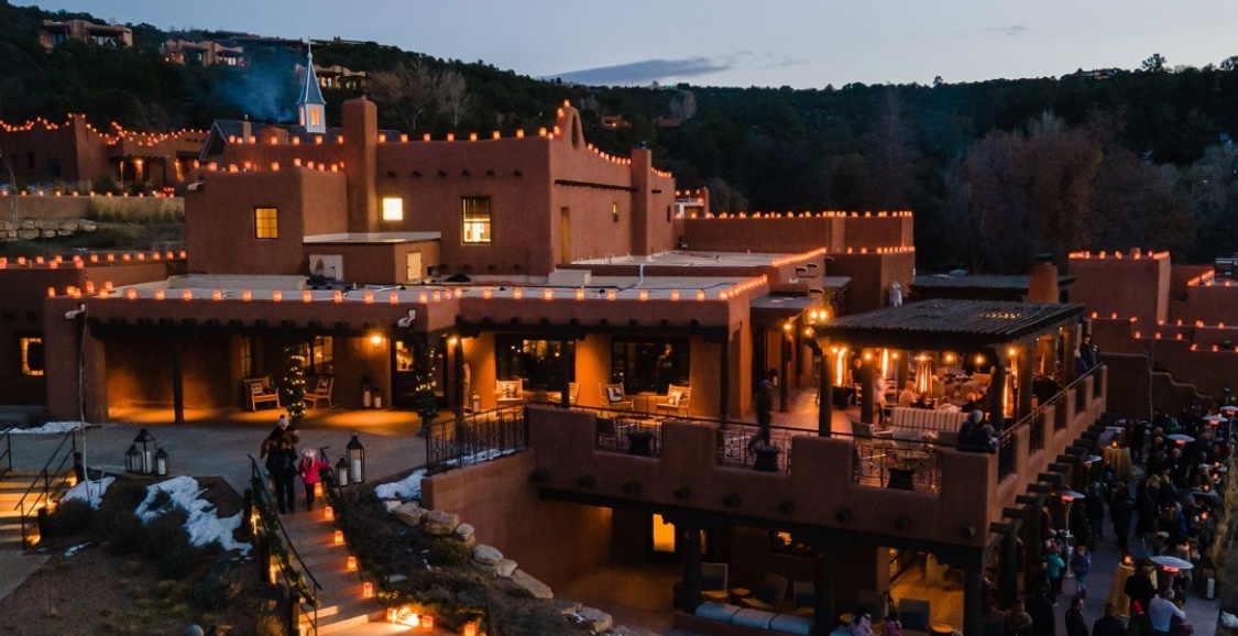 LoriMontoyaSan1's tweet image. Santa Fe's Holiday events are happening! 
Today, Friday December 6th, the Farolito Tree Lighting &amp;amp; Holiday Market is located at Bishop's Lodge. 
* Market: 1:00-6:00 pm
* Tree Lighting at 6:00 pm
#santafeevents #santafeartist #santafenewmexico #merrychristmas #happyholidays