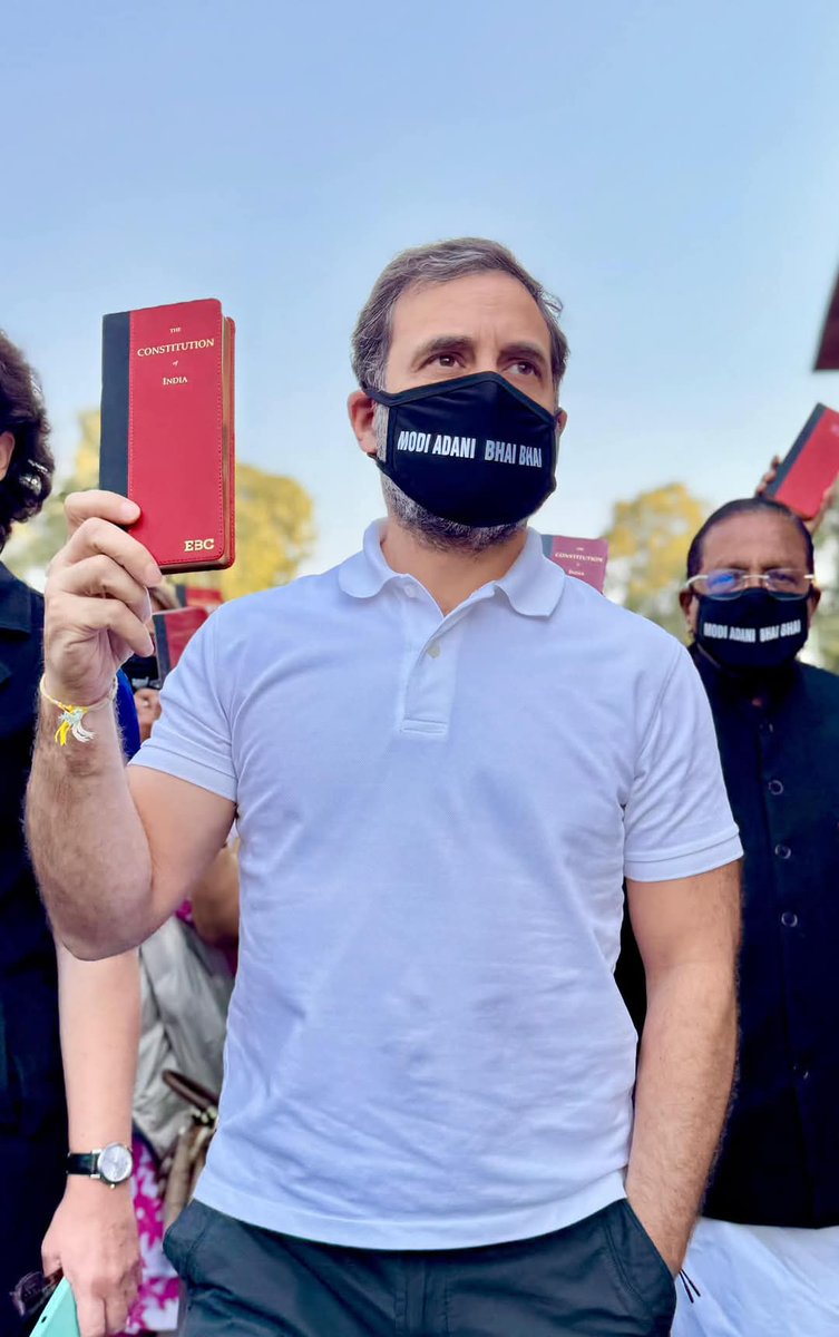 UpdateGallery7's tweet image. मोदी जी संसद में आओ, अडानी पर जांच से मत घबराओ! राहुल गांधी 
#RahulGandhi #RahulGandhiVoiceOfIndia