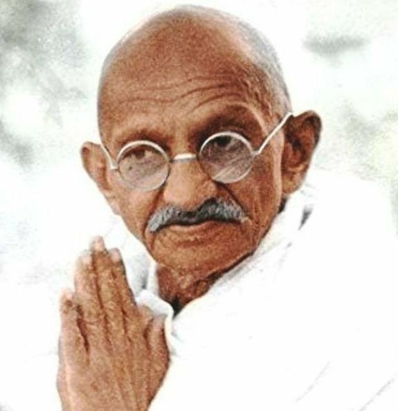 KraantiKumar's tweet photo. महात्मा गांधी की पुण्यतिथि पर केवल 100 - 200 लोग श्रद्धांजलि अर्पित करने उनके समाधि स्थल पर जुटते हैं.

डॉ बाबा साहेब अंबेडकर की पुण्यतिथि पर करोड़ों लोगों का जनसैलाब श्रद्धांजलि अर्पित करने समाधि स्थल चैत्यभूमि पर आते हैं.

मैनस्ट्रीम हिन्दी मीडिया जो की मनुवादी मीडिया है, यह मीडिया मुंबई के चैत्यभूमि पर करोड़ों लोगों का जुटने वाला जनसैलाब दिखा नही रहा है.

केवल मराठी न्यूज़ चैनल डॉ अंबेडकर पुण्यतिथि पर खबरों को चला रहे हैं.

इतनी भव्य भीड़ दुनिया में किसी भी नेता के पुण्यतिथि पर नही जुटती है.