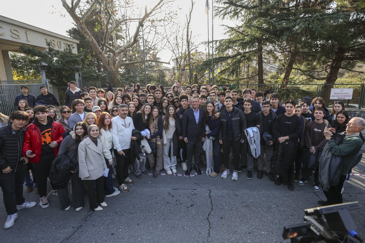 Boğaziçi Üniversitesi'nde akademisyenlerin 205 haftadır sürdürdüğü haklı eylemlerine destek olduk.

Boğaziçi Üniversitesi'nin saygın akademisyenleri ve öğrencileriyle bir araya geldik.

Bu kötülüğün karşısında dimdik duracağız.