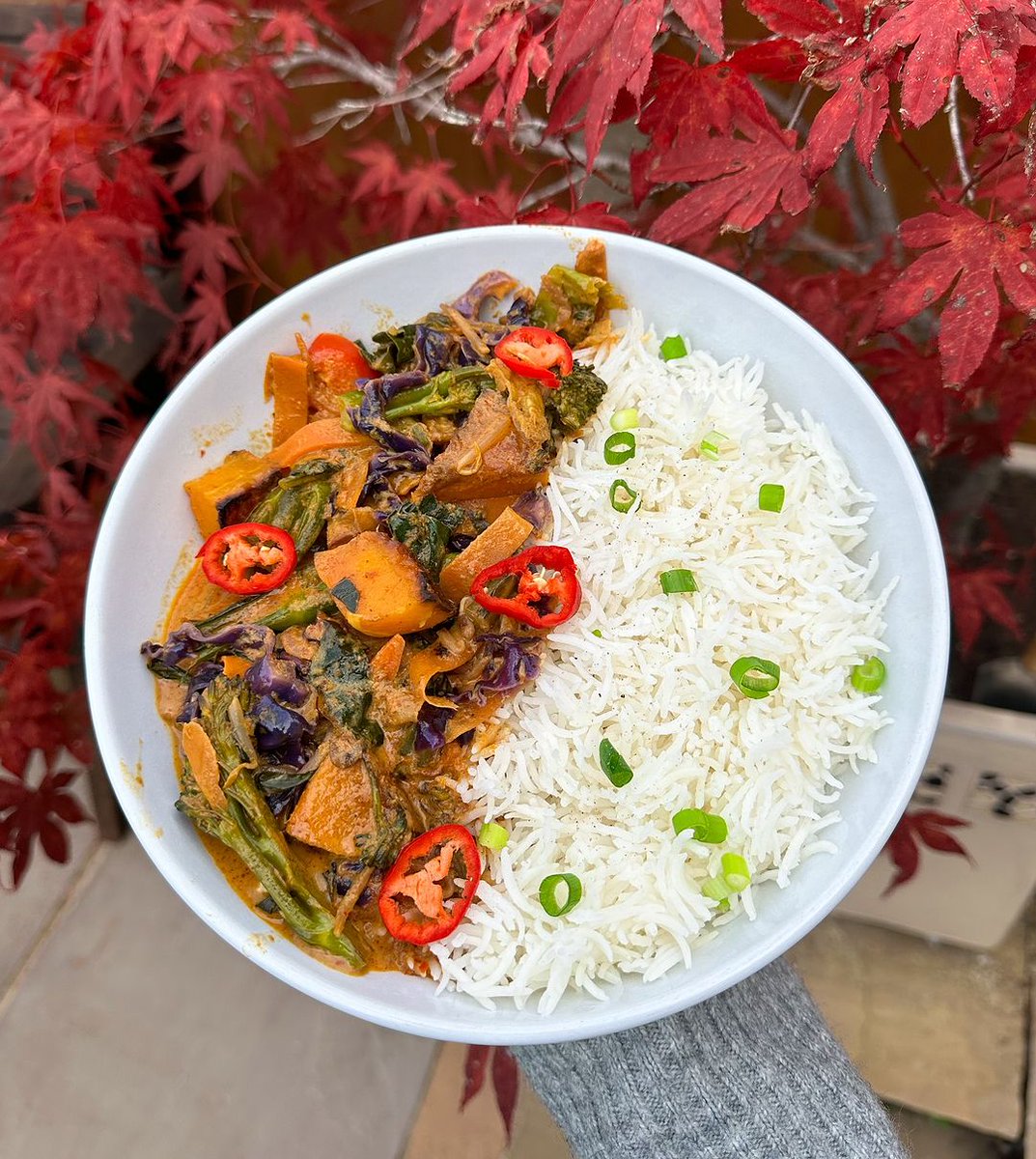 Is there anything better than a steaming bowl of butternut massaman curry?

What if we told you this was also vegan, using our Vegan Fish Sauce... oh yeah 🔥

📸 Instagram: /vegfoodenthusiast

#squidbrand #fishsauce #vegan #curry #ukfoodies #massamancurry