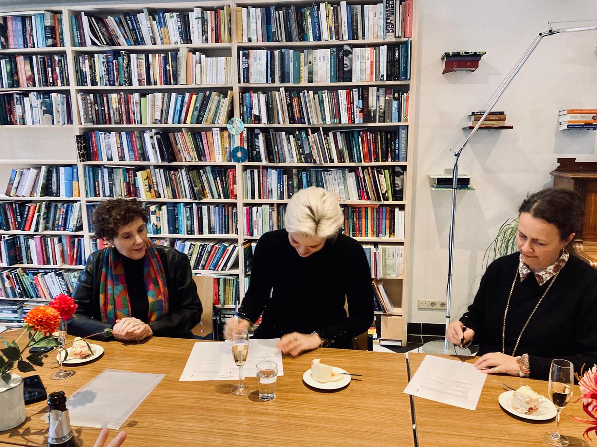 We zijn ontzettend blij om aan te kondigen dat het nieuwe boek van Cathelijne Blok bij Nijgh &amp; Van Ditmar gaat verschijnen! Cathelijne is bekend als kunsthistoricus en als oprichter van het kunstplatform The TittyMag (<a href="/thetittymag/">The TittyMag</a>).

Welkom Cathelijne! Wij zien er enorm naar uit.