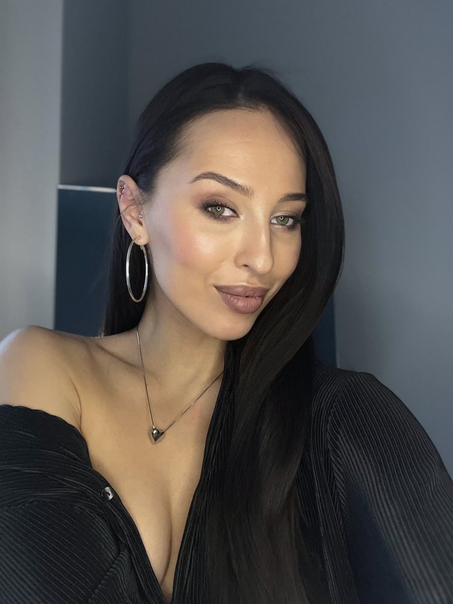 alina tweet media