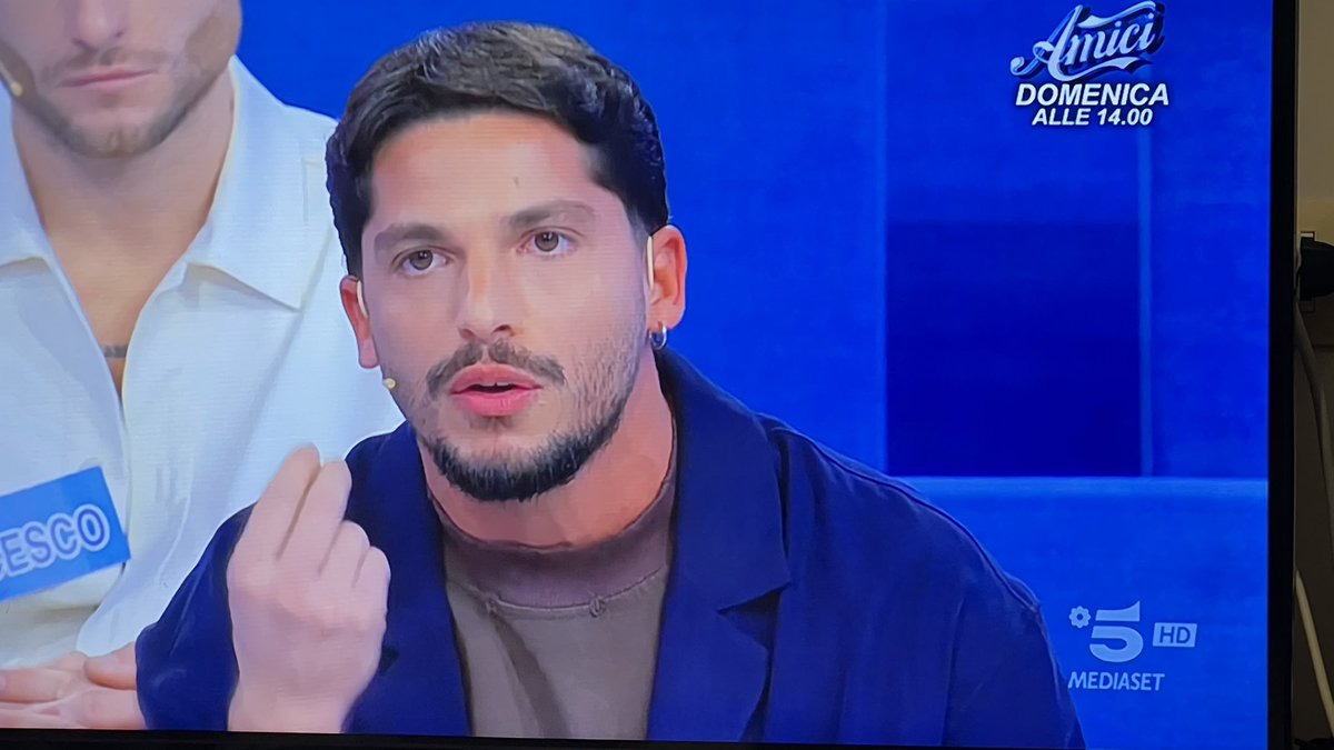 SunLovers_17's tweet photo. Redazione SVEGLIA e mettete lui sul trono 🔥

 #uominiedonne https://t.co/ANkSQ6wGJY
