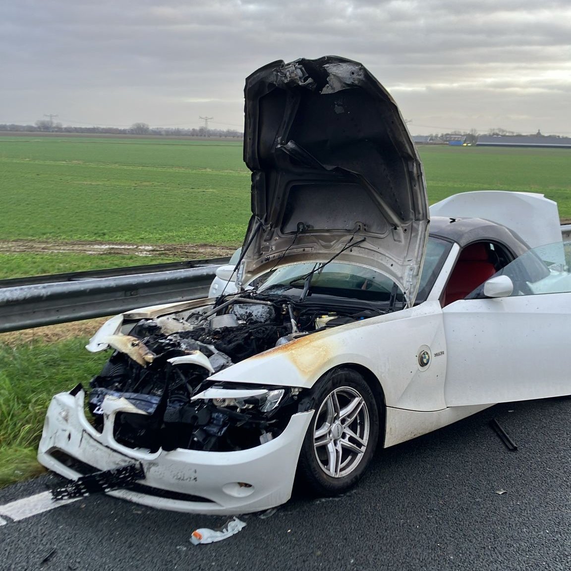 Ongeval met voertuigbrand op A27 bij Geertruidenberg