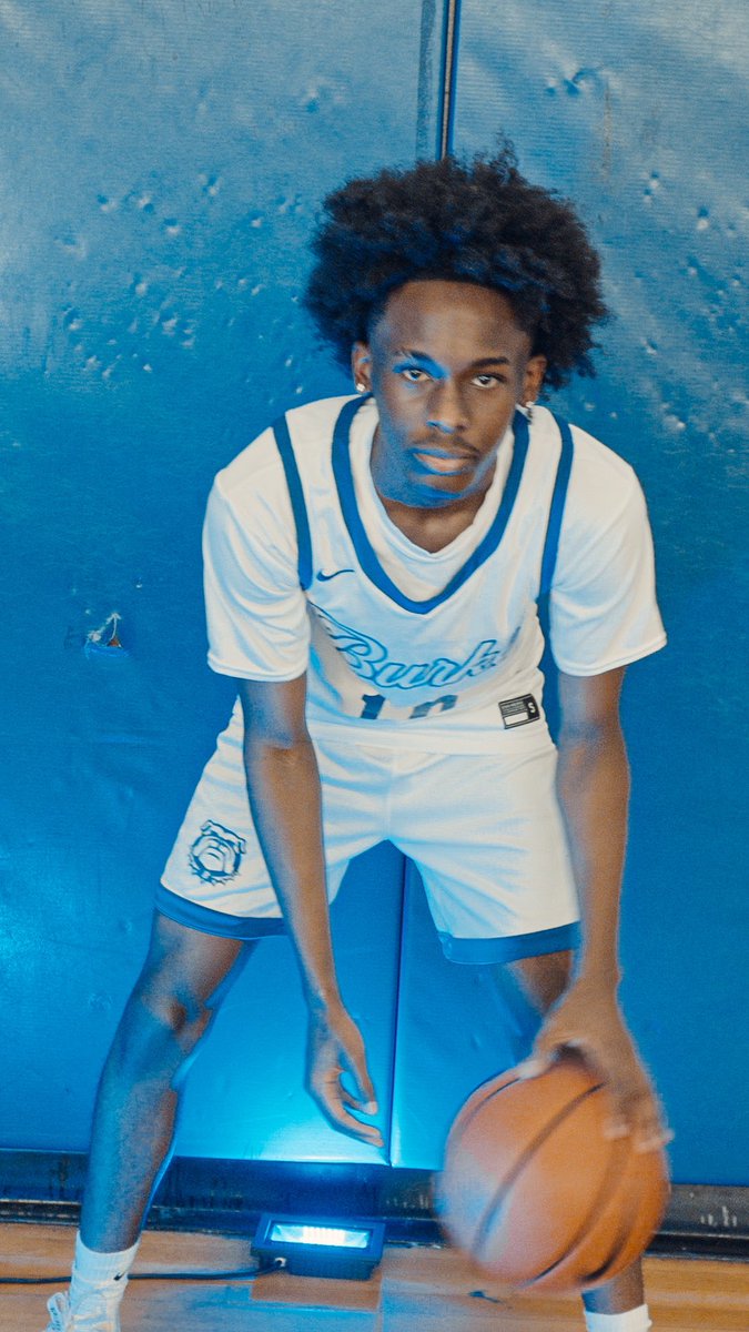warren_Jordan10's tweet photo. Media day 🐶💙 https://t.co/prgGVAjiow