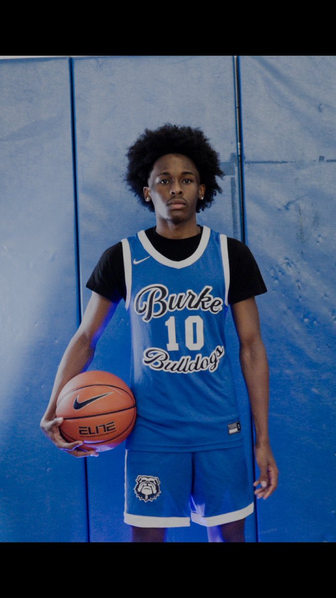 warren_Jordan10's tweet photo. Media day 🐶💙 https://t.co/prgGVAjiow